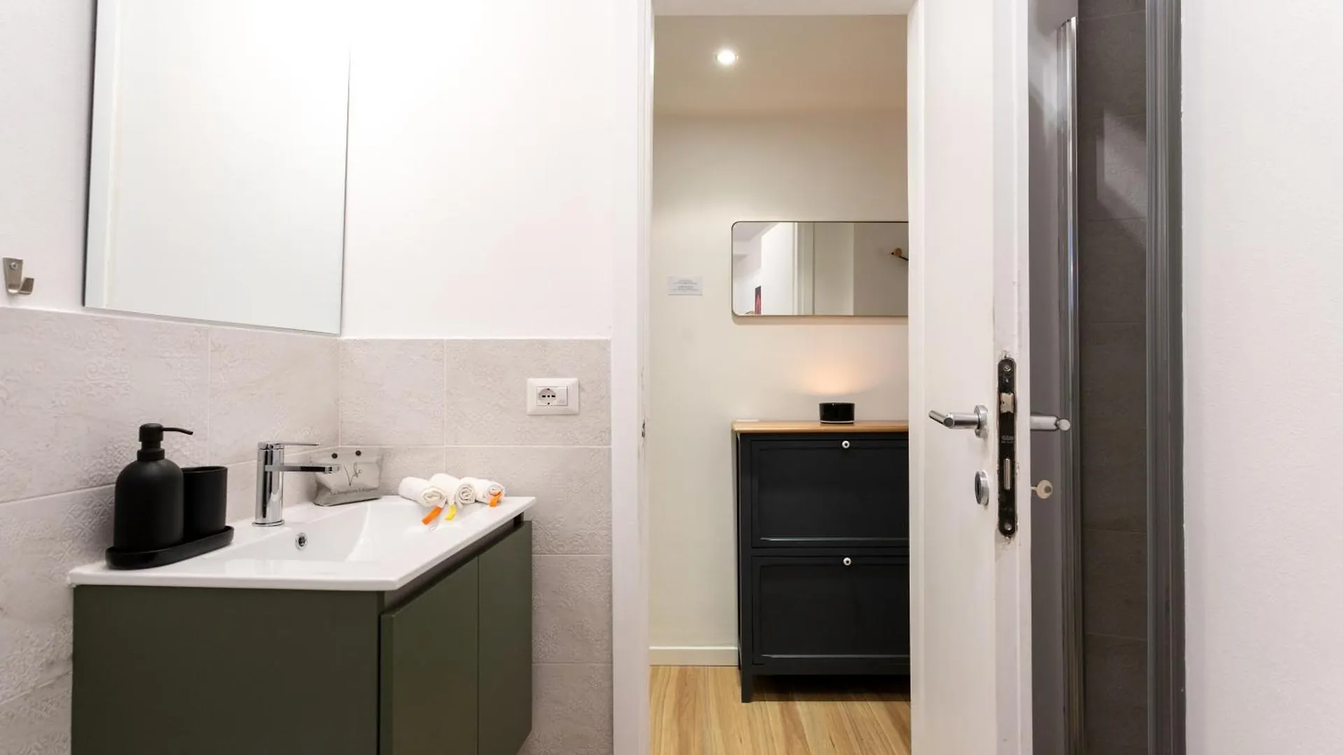 Co99- Large Studio Lanzone Milan Apartment