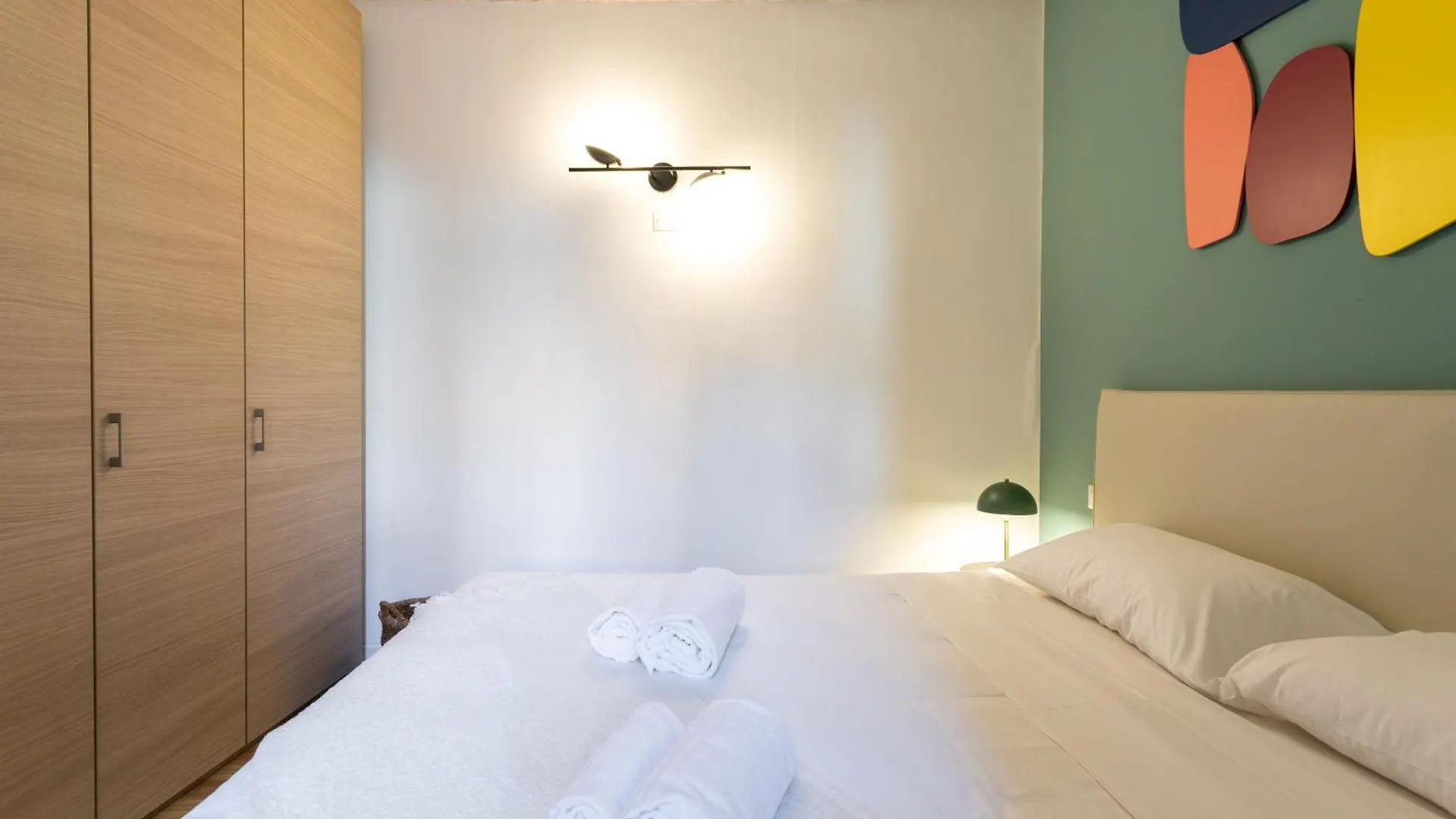 Co99- Large Studio Lanzone Milan Italy