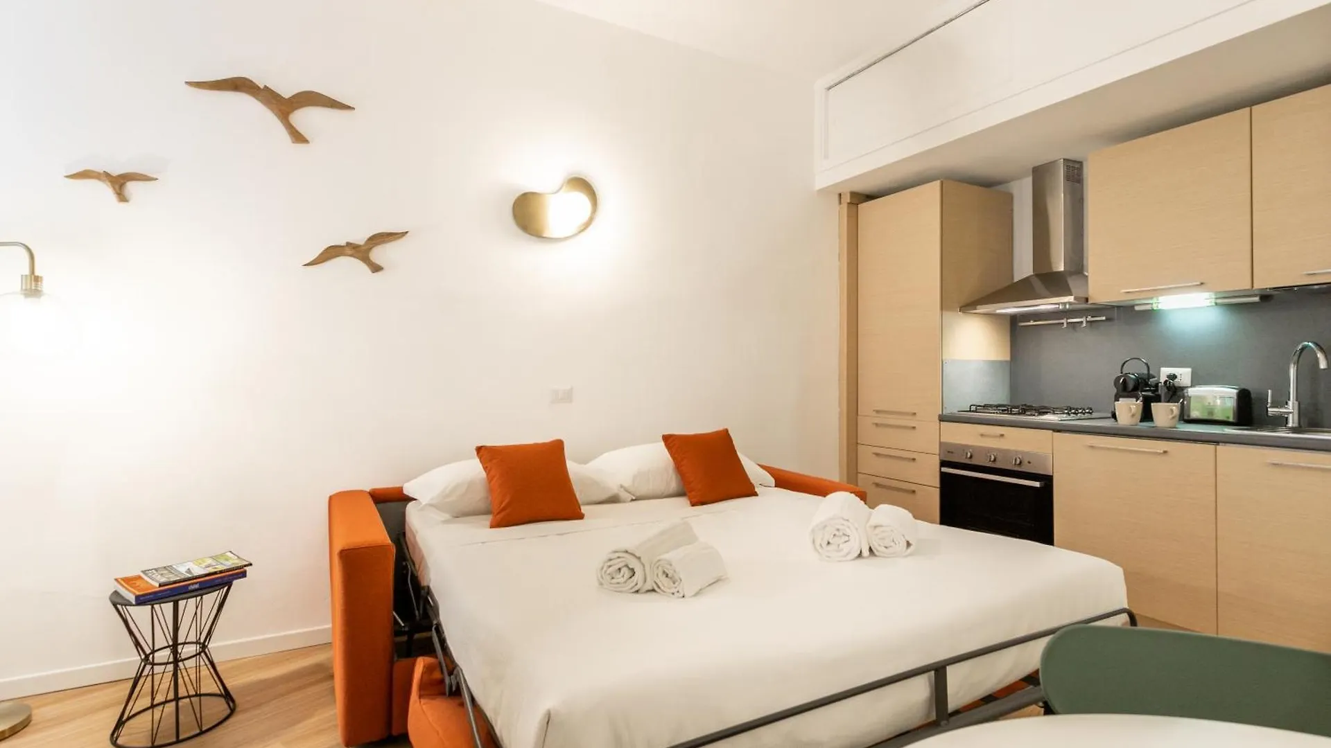 Apartment Co99- Large Studio Lanzone Milan