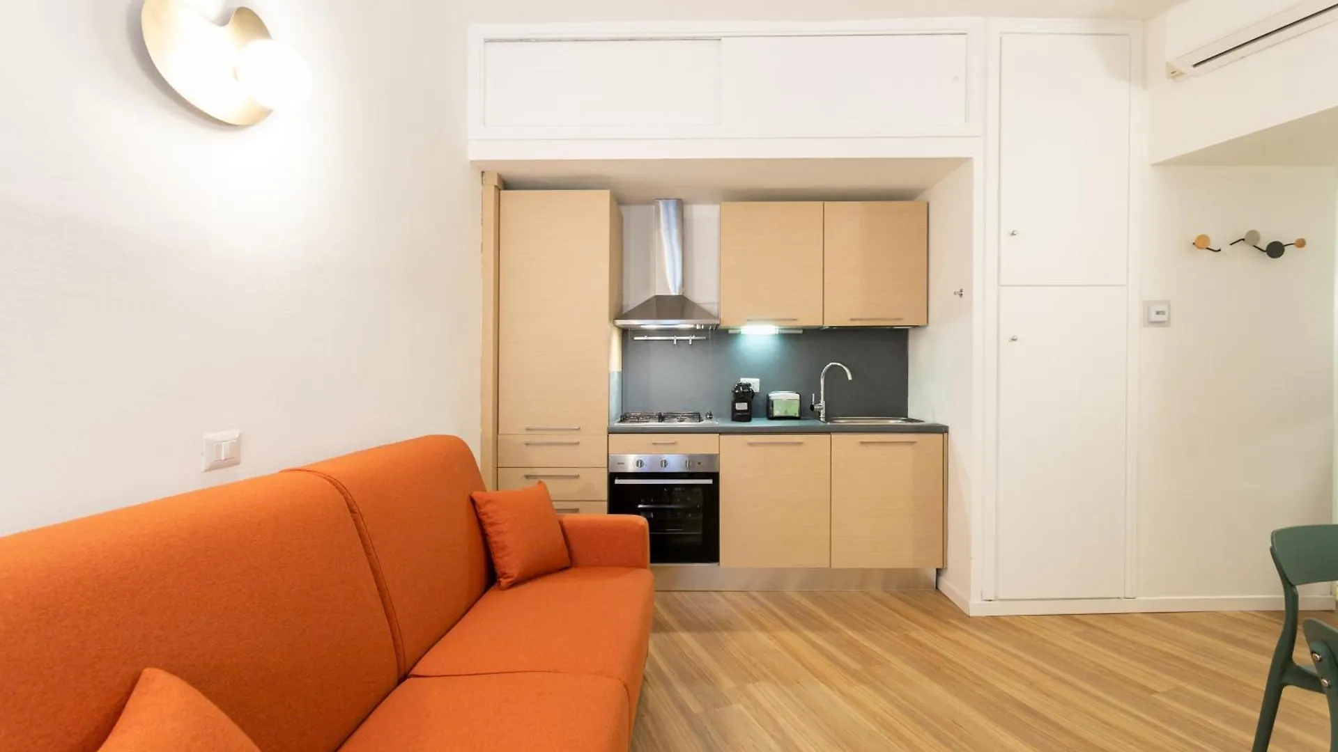 Apartment Co99- Large Studio Lanzone Milan Italy