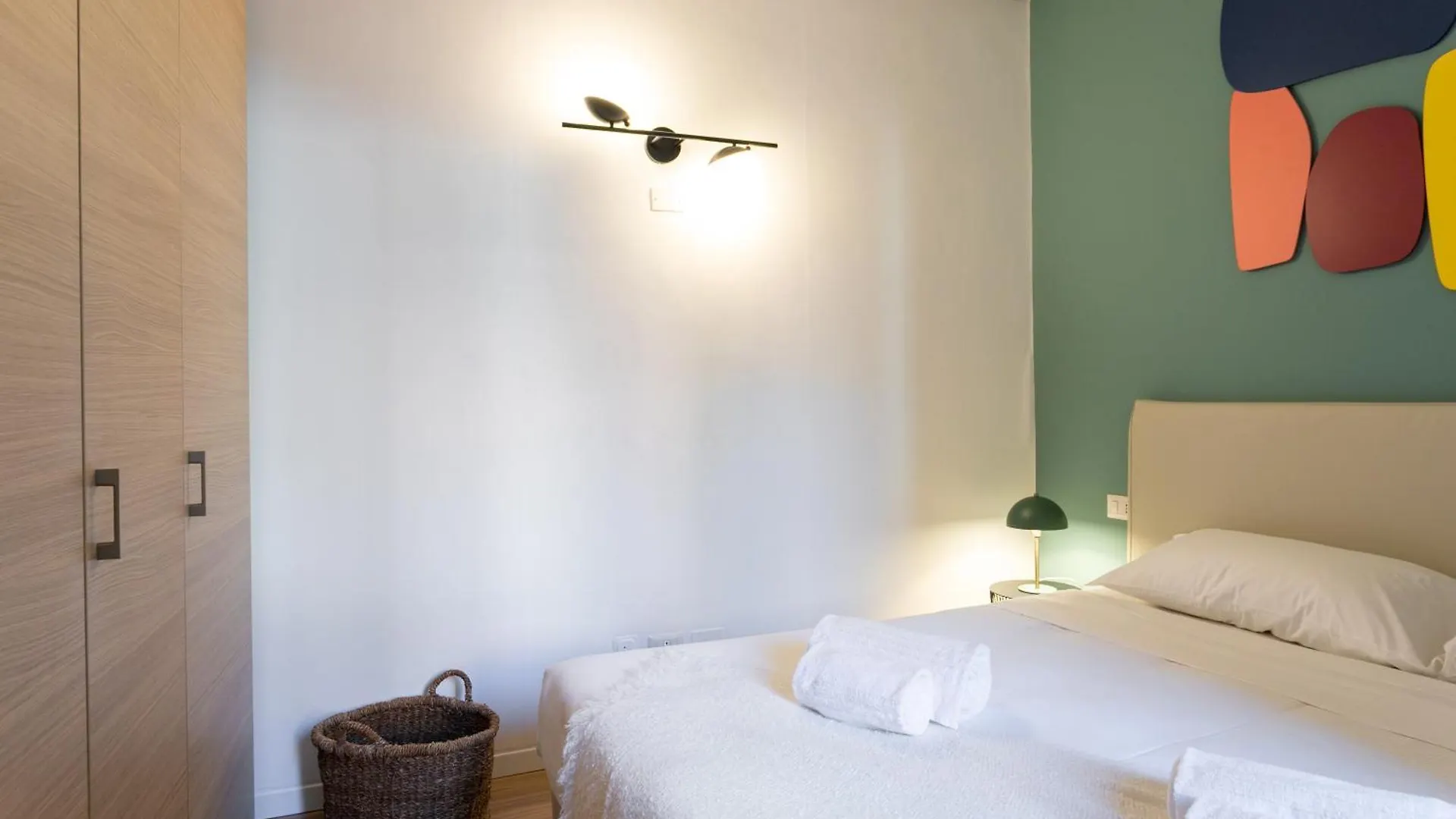 Co99- Large Studio Lanzone Milan Italy
