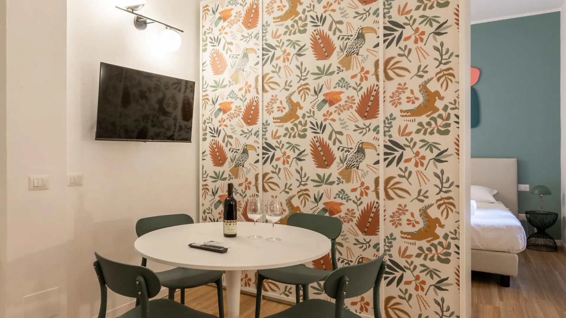 Co99- Large Studio Lanzone Milan 0*,  Italy
