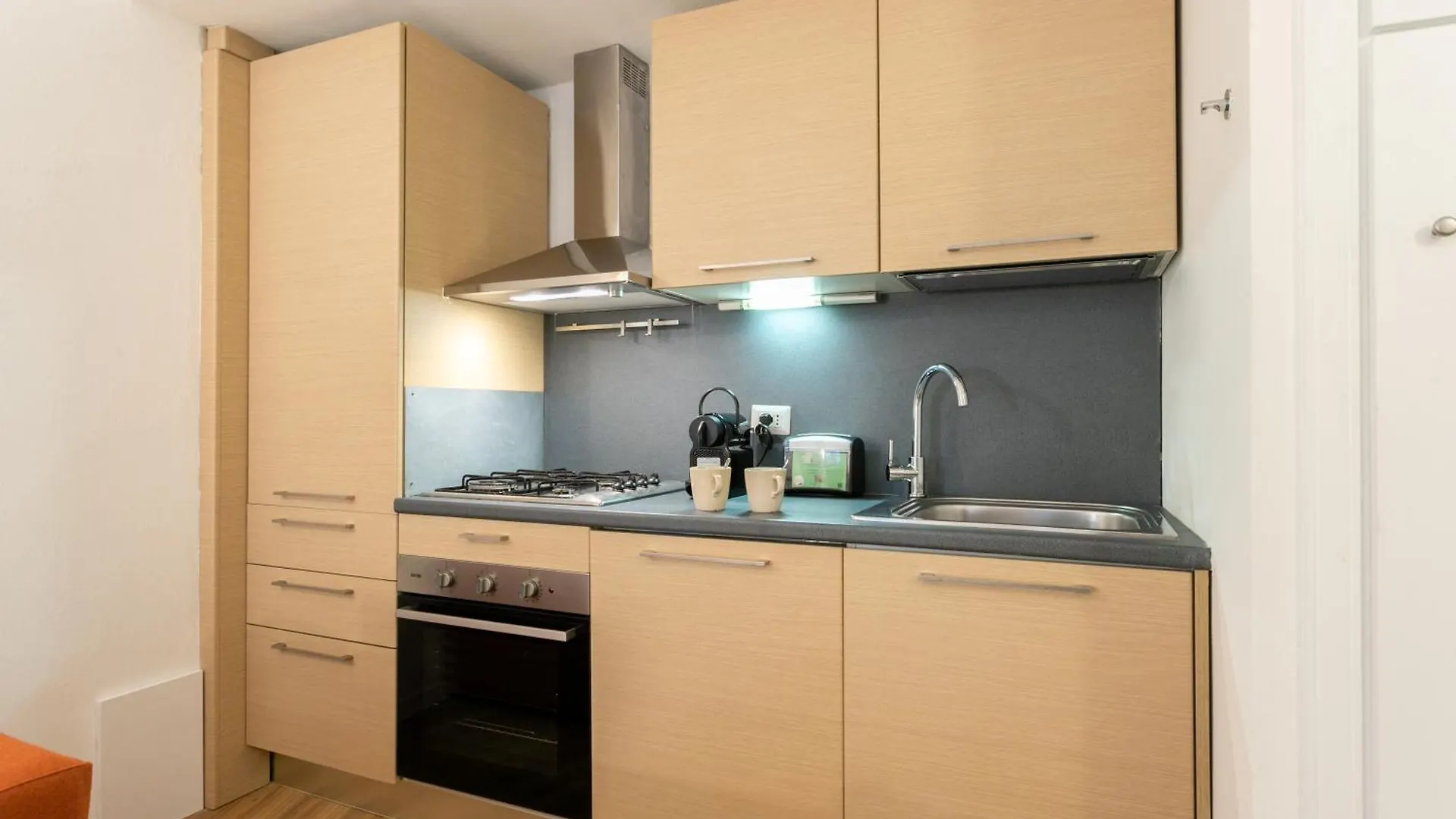 Apartment Co99- Large Studio Lanzone Milan